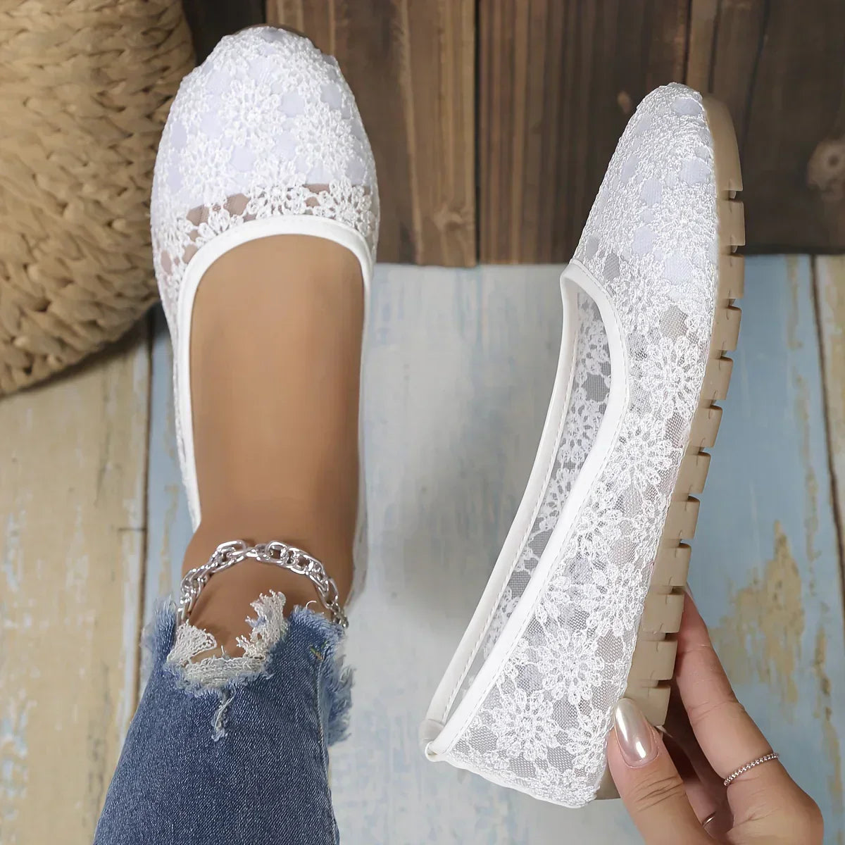 Women’s Floral Pattern Ballerina Flats White