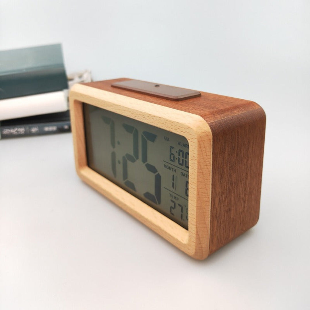 Minimalist Alarm Clock in Wood with Calendar Temperature