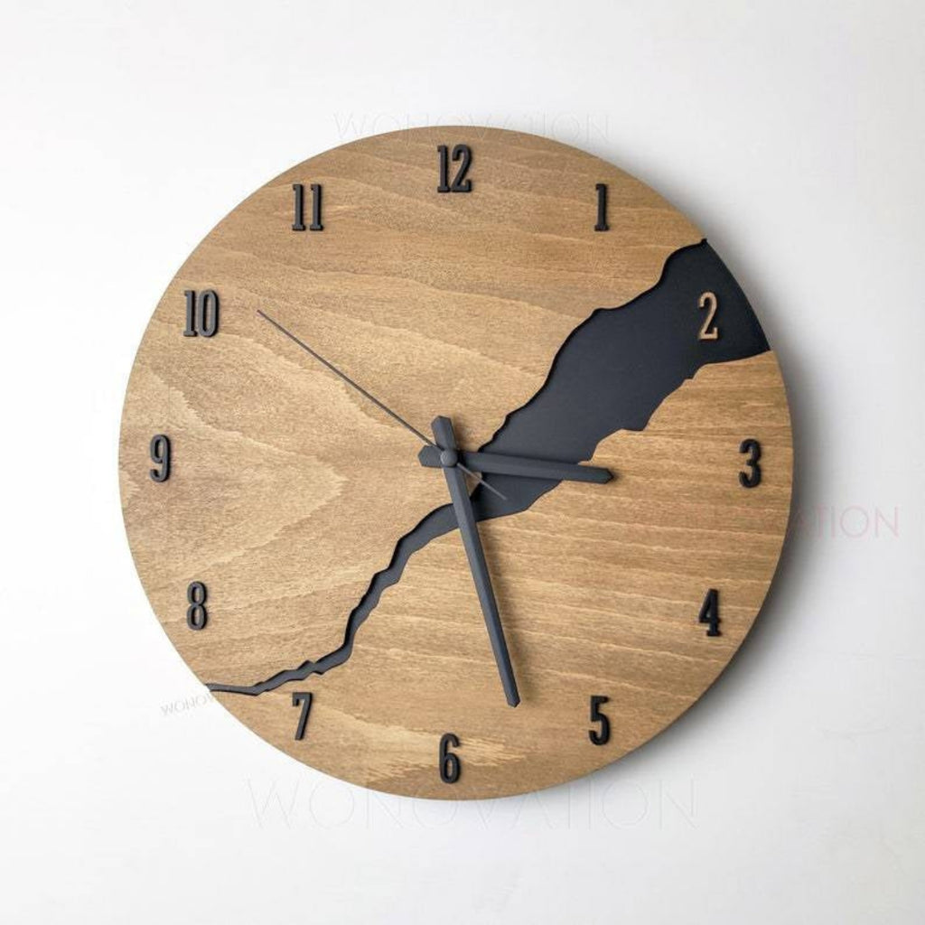Distressed Wall Clock Featuring Cracked Finish Home Accent Figures 30X30 Cm