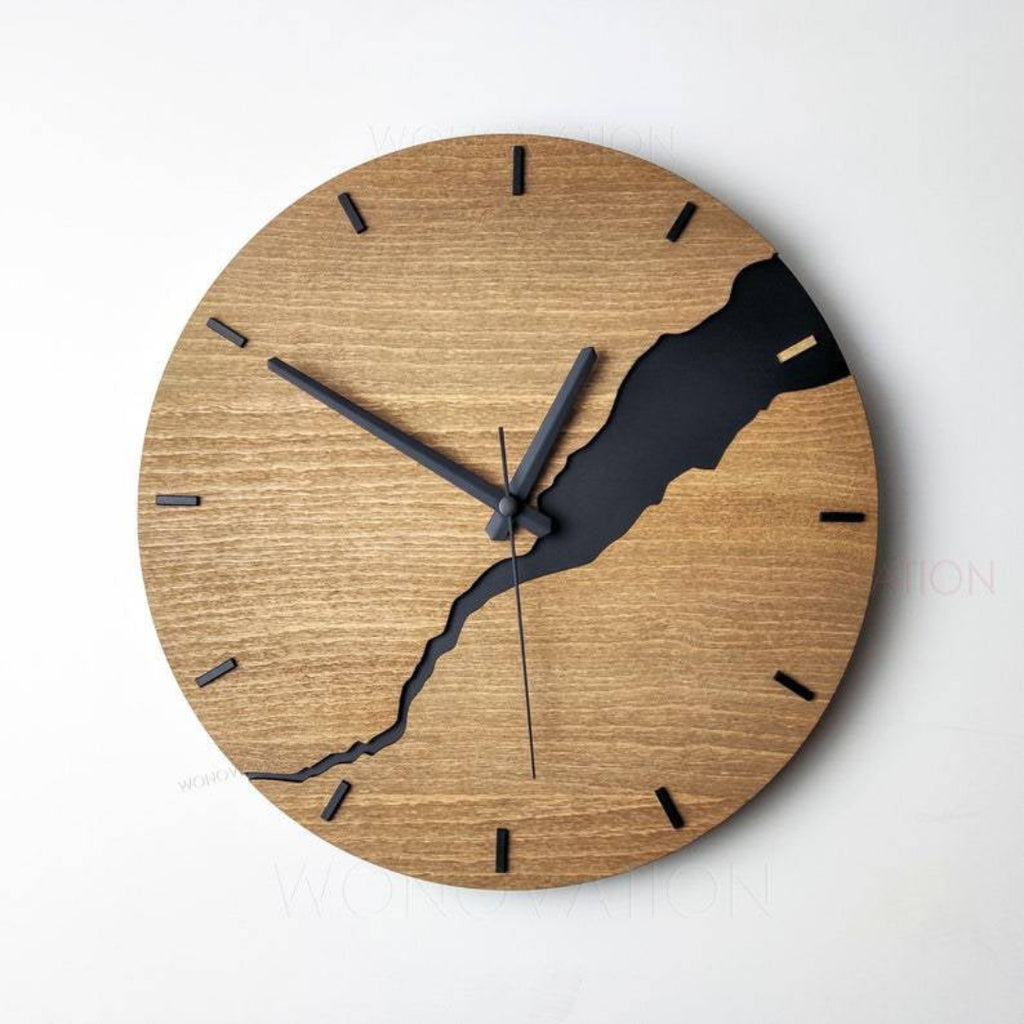 Distressed Wall Clock Featuring Cracked Finish Home Accent Lines 30X30 Cm