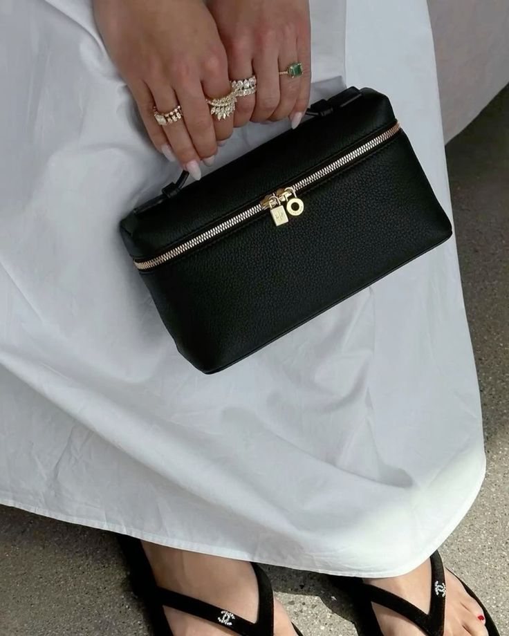 Eris | Elegant Vanity Crossbody Bag