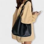 Women’s Classic Minimalist Shoulder Bag Black