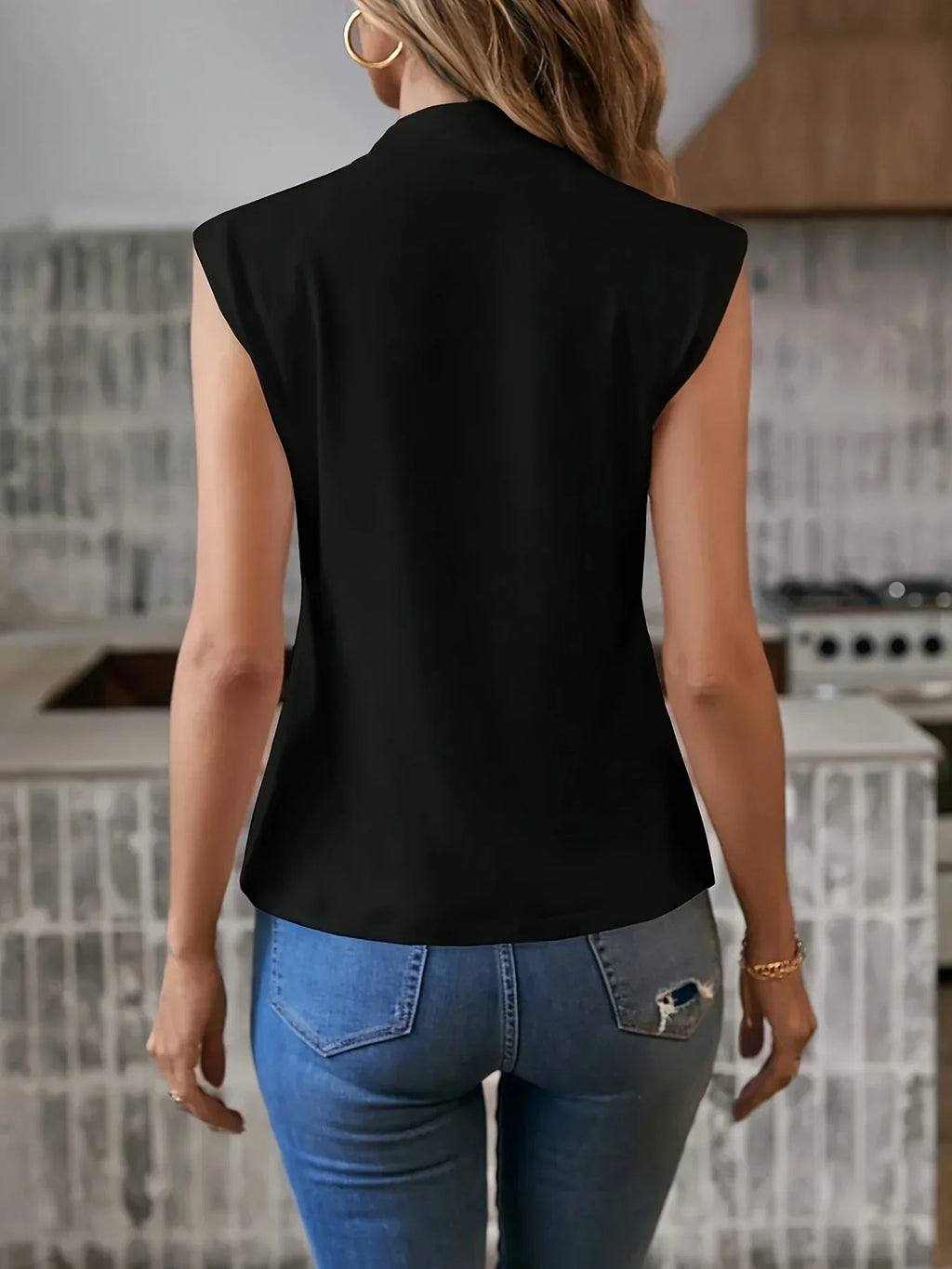 Women’s Elegant Sleeveless Blouse