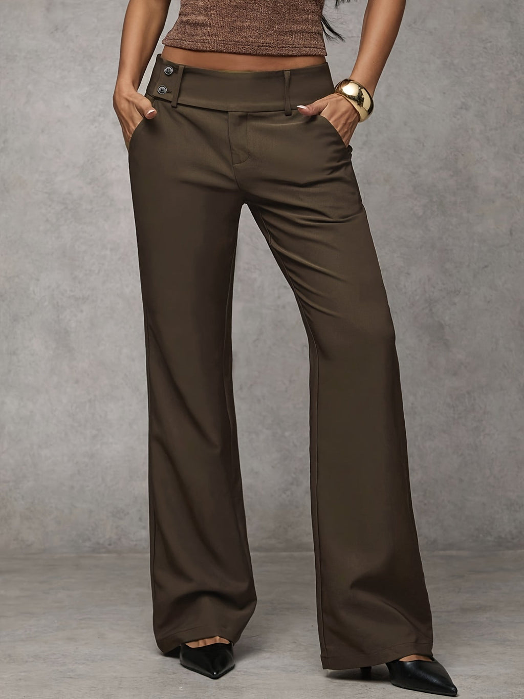 Women's loose fit trousers in brown with straight legs, styled for casual and smart-casual outfits.
