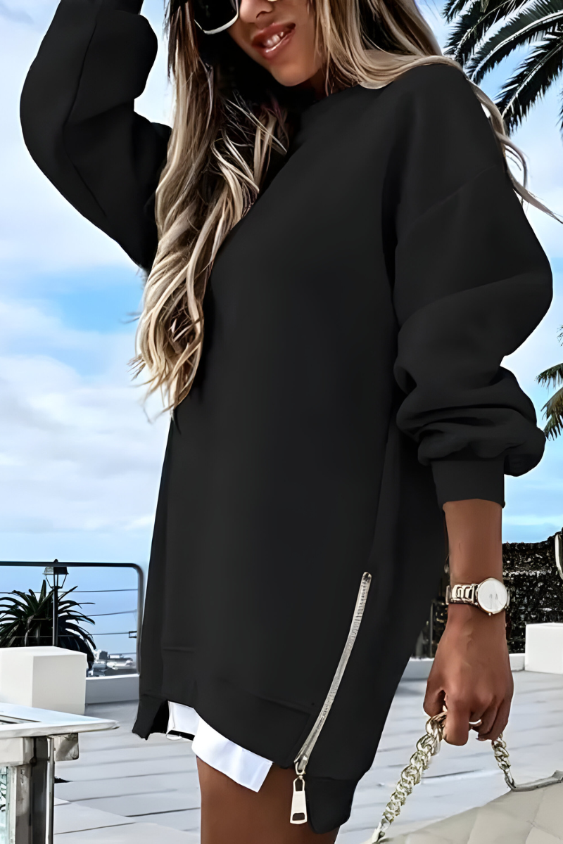 Women’s oversized jumper in black with side zip detail, styled for casual and smart-casual outfits.