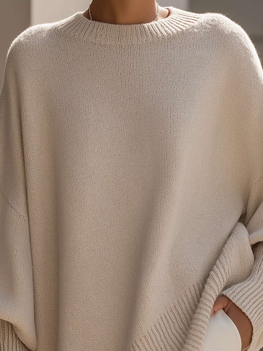 Women's knitted jumper in beige with an oversized fit, styled for casual and smart-casual outfits.