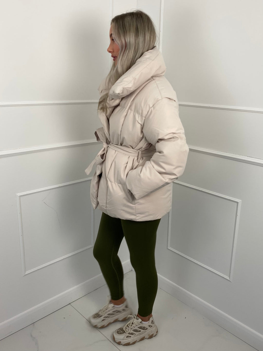 Women’s Stylish Cropped Puffer Jacket