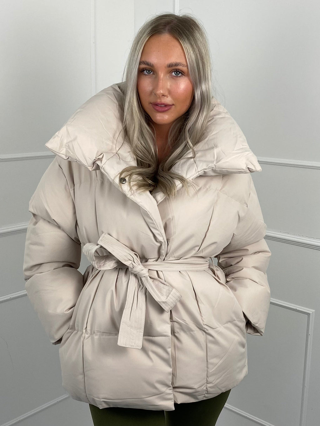 Women’s Stylish Cropped Puffer Jacket Beige