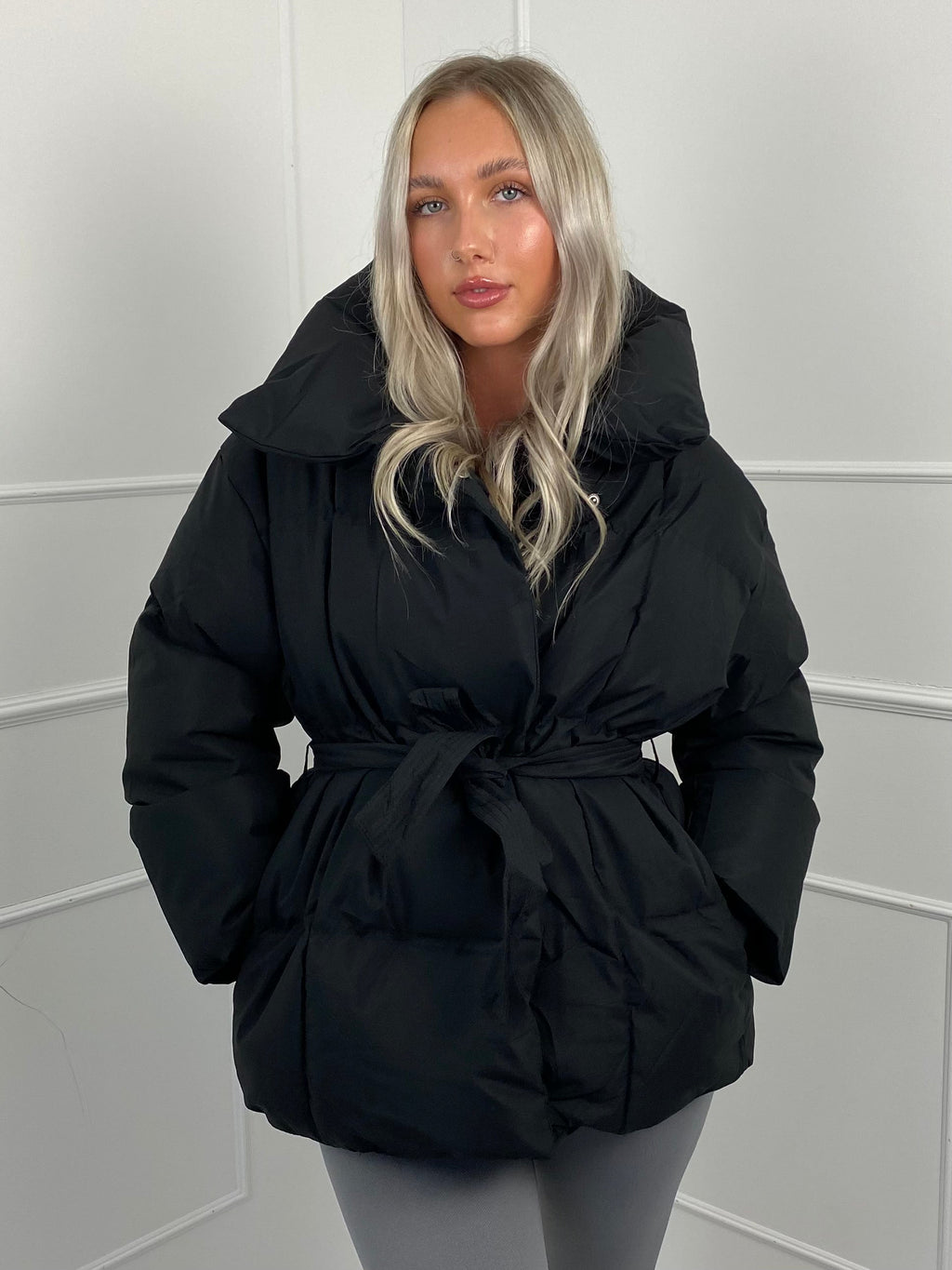 Women’s Stylish Cropped Puffer Jacket Black