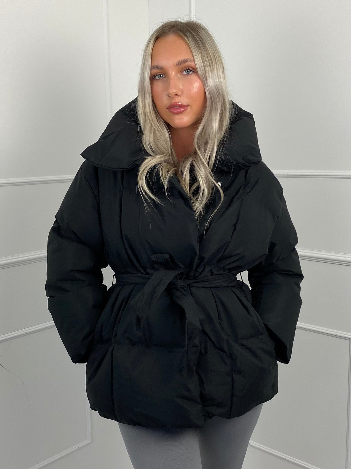 Women’s Stylish Cropped Puffer Jacket Black