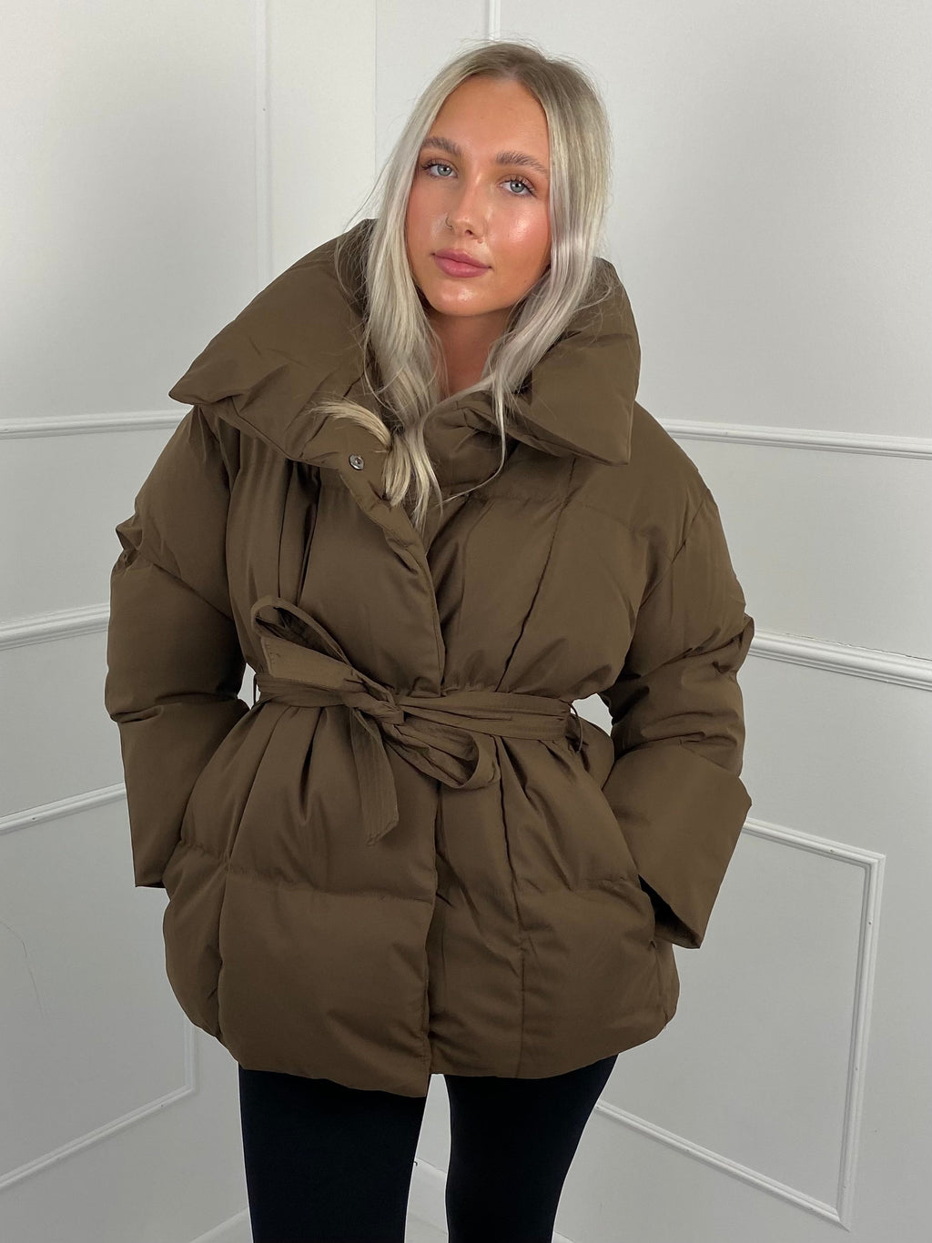 Women’s Stylish Cropped Puffer Jacket Brown