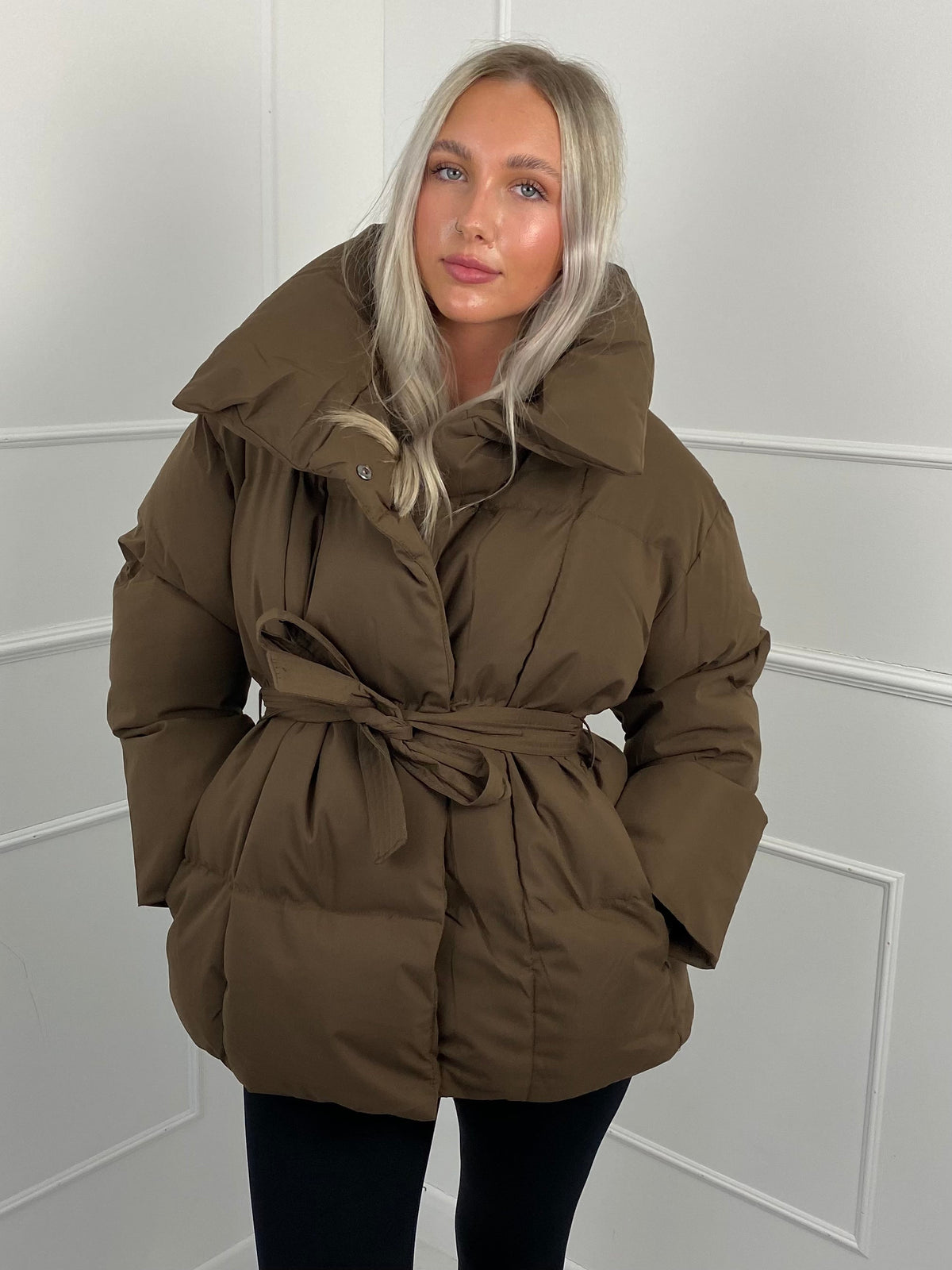 Women’s Stylish Cropped Puffer Jacket Brown